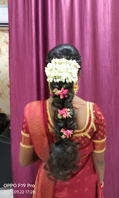 Bridal hairstyle with jasmine and roses
